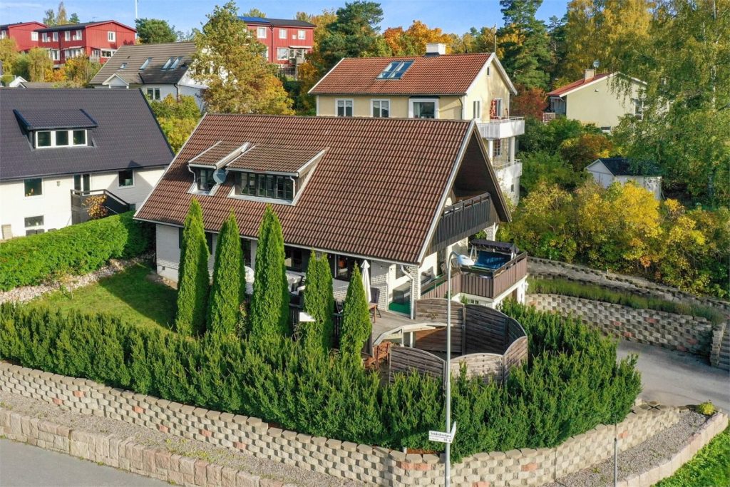23. Takomlaggning av Skjul Plattak Vasteras Hamre